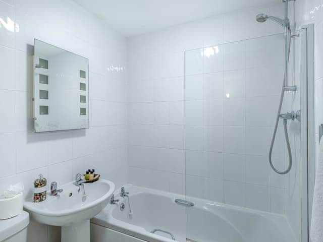 Bathroom | Honeysuckle Cottage, Oasby, near Grantham