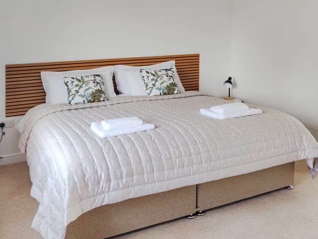 Twin bedroom made up as Zip-N-Link to create Super King size bed (on request) | The Crofts, Winsford