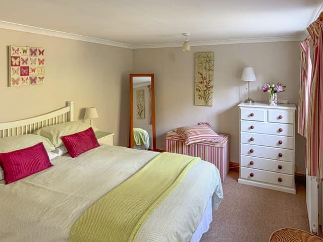 Bedroom with King Size bed at Picket Hill Cottage Annex | Picket Hill Cottage - New Forest Cottages, Picket Hill, near Ringwood