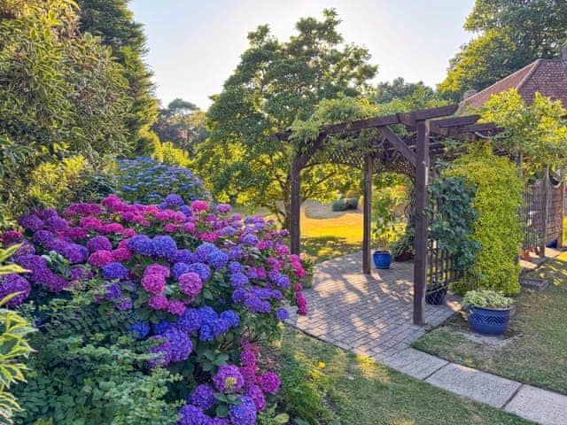Gardens of the main house at Picket Hill | Picket Hill Cottage - New Forest Cottages, Picket Hill, near Ringwood
