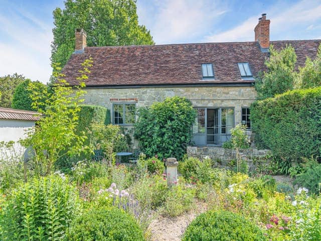 Exterior | Kings Cottage North - Kings Cottages Holidays, Salisbury