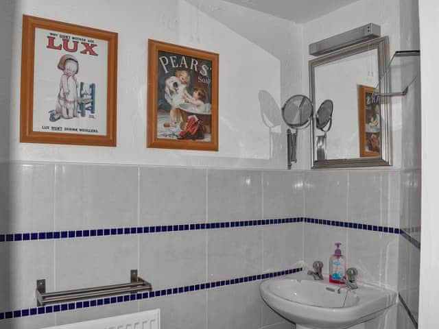 Bathroom | Seaview Retreat, Appledore