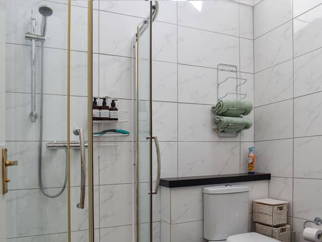 Bathroom | Seaview Retreat, Appledore
