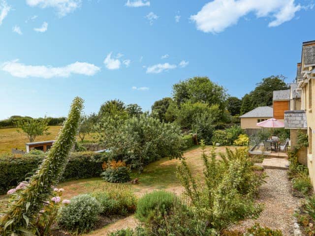 Garden and grounds | Hillcroft, Niton Undercliff, near Ventnor