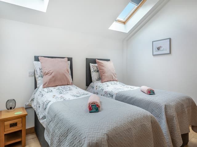 Twin bedroom | Piggy in the Middle - Old Highwood, Dunkeswell