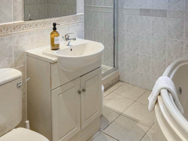 Bathroom | 29 Atlantic Reach - Atlantic Reach Holiday Park, Newquay