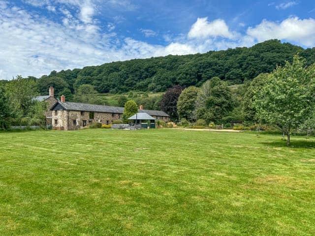 Orchard Barn private garden just for Orchard Barn guests only | Orchard Barn - Duvale Cottages, Bampton, near Tiverton