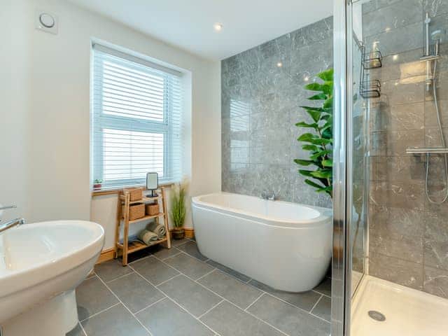 Bathroom | Stanley Cottage, Windermere