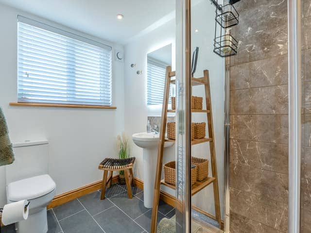 Bathroom | Stanley Cottage, Windermere