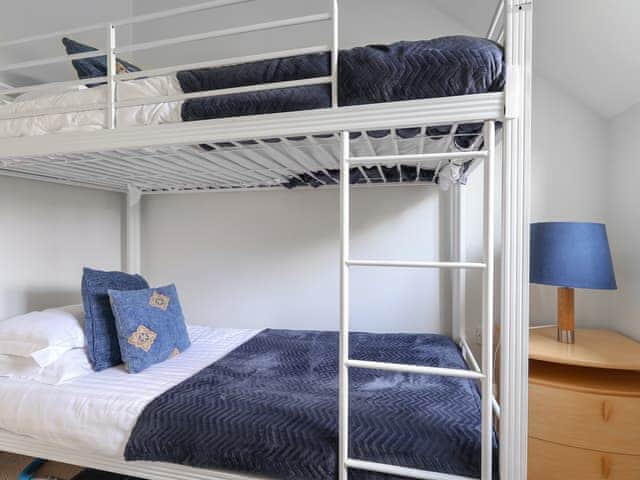 Bunk bedroom | Riverview, Somerford Keynes