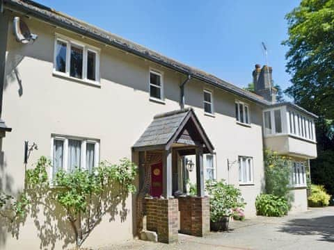 An attractive, detached former stables | Stable Cottage, Littlehampton, near Arundel