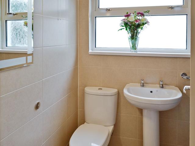 Family bathroom | Eden - Rosecraddoc Holiday Village, Liskeard