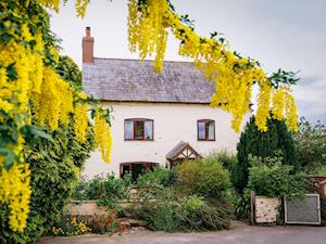 Charming farmhouse cottage | Farmhouse Wing - Millmoor Farm, Bickley, near Malpas 