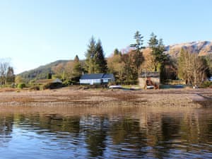 &lsquo;The heron&rsquo; is ideally located adjacent to the slipway | The Heron, Ardentinny near Dunoon