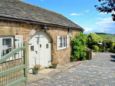 Attractive stone-built holiday home | The Barn at Woodland View, Barlow, near Chesterfield