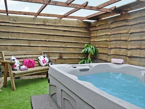 Shared hot tub available | Court Farm Holiday Barns, Bream, nr. Lydney