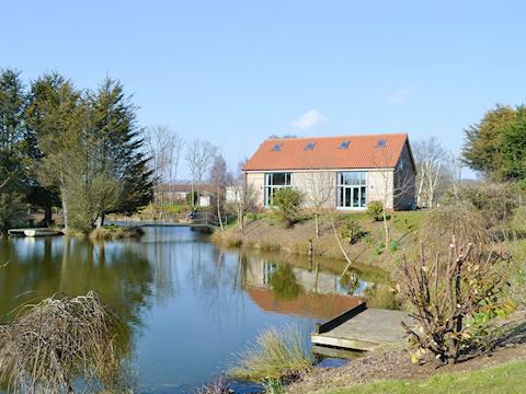 Idyllic lakeside lodges | Kingfisher Lodge - Springwater Lakes, Hainford, near Norwich