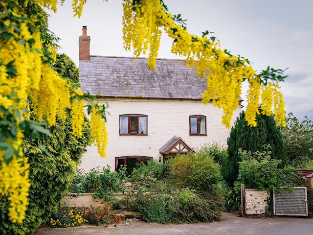 Charming farmhouse cottage | Farmhouse Wing - Millmoor Farm, Bickley, near Malpas 