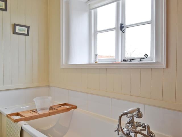 Bathroom | The Pightle - Church Farm Cottages, South Acre