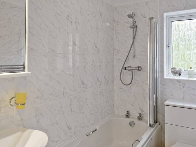 Family bathroom with shower over bath | Polperro, Keswick