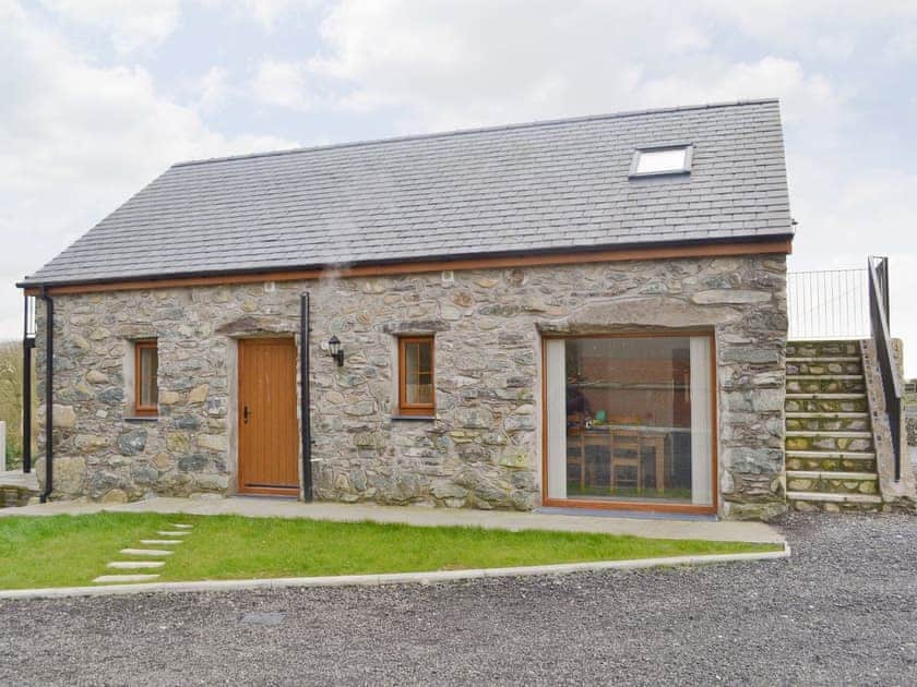 Attractive holiday cottage | Rhiwal Kitty - Trehwfa Cottages, Bodedern, near Holyhead