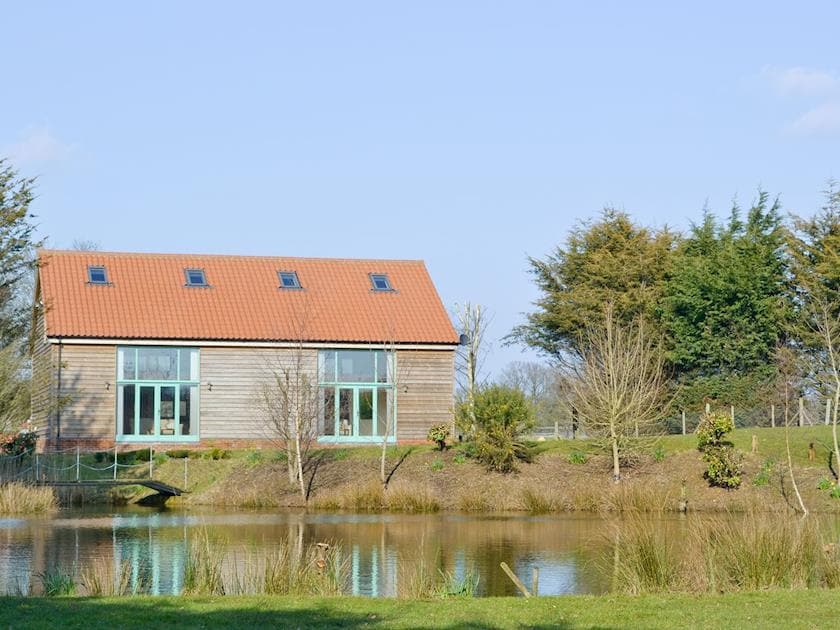 Attractive waterfront holiday lodges | Orchid Lodge - Springwater Lakes, Hainford, near Norwich
