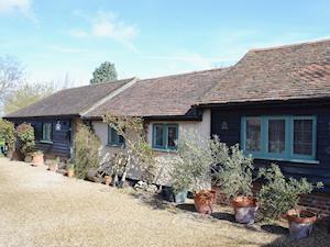 Single storey period property with luxurious furnishings in an idyllic English countryside setting | The Stables - Canterbury Cottages, Shatterling, near Canterbury 