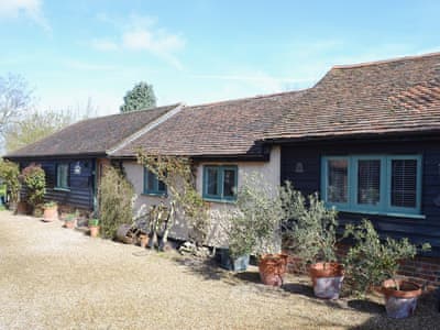 Single storey period property with luxurious furnishings in an idyllic English countryside setting | The Stables - Canterbury Cottages, Shatterling, near Canterbury