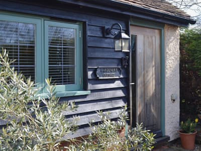Traditional black clad Kentish building | The Gardener’s Cottage - Canterbury Cottages, Shatterling, near Canterbury