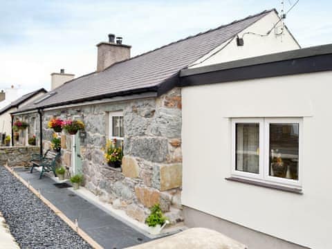 Charming, renovated Welsh stone cottage | Llifon, Bethesda Bach, near Caernarfon