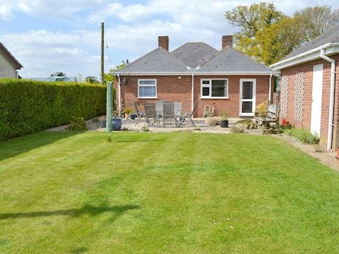 Large lawned garden | Mill View, Neatishead, near Horning