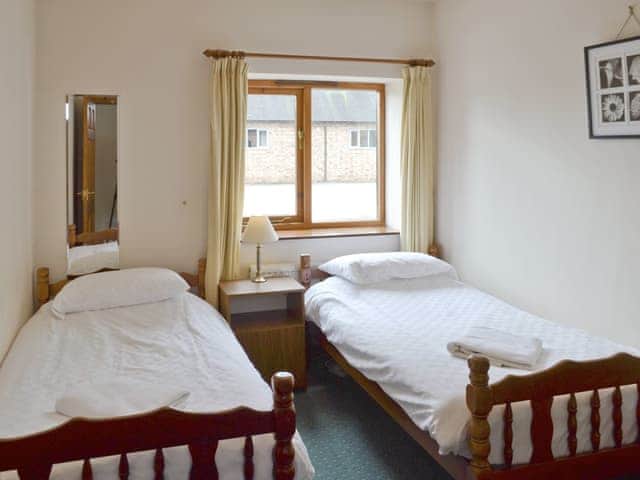Relaxing twin bedroom | The Coach House, Somersal Herbert, near Ashbourne