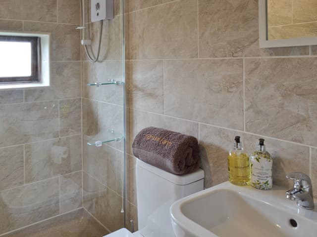 Contemporary shower room | Egmont Farm - The Hayloft - Egmont Farm , Northiam, near Rye