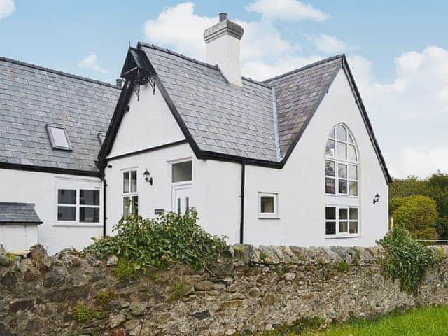 Converted former schoolhouse close to Caernarfon in Gwynedd | Yr Wyddfa - The Old School, Caeathro, Caernarfon