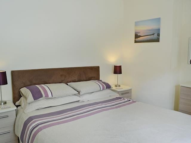 Comfortable double bedroom with kingsize bed | Esk View, Whitby