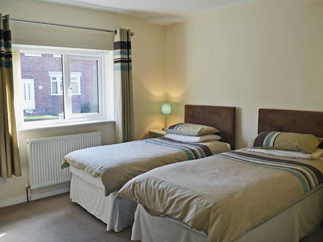 Cosy twin bedroom | Esk View, Whitby