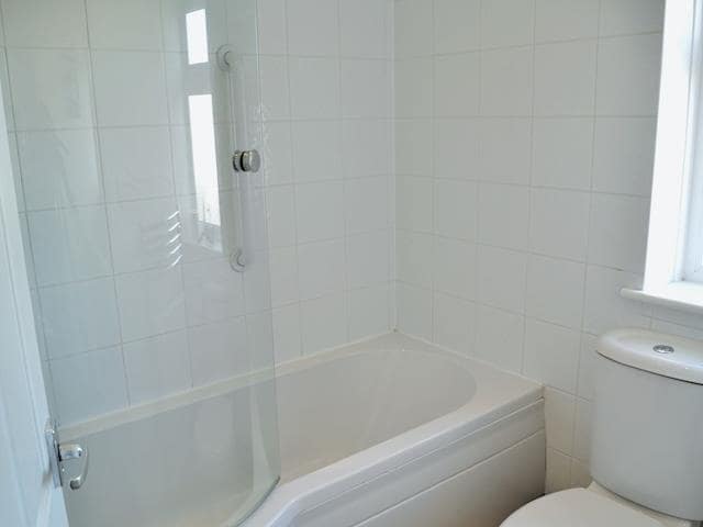 Bathroom with shower over bath | Esk View, Whitby