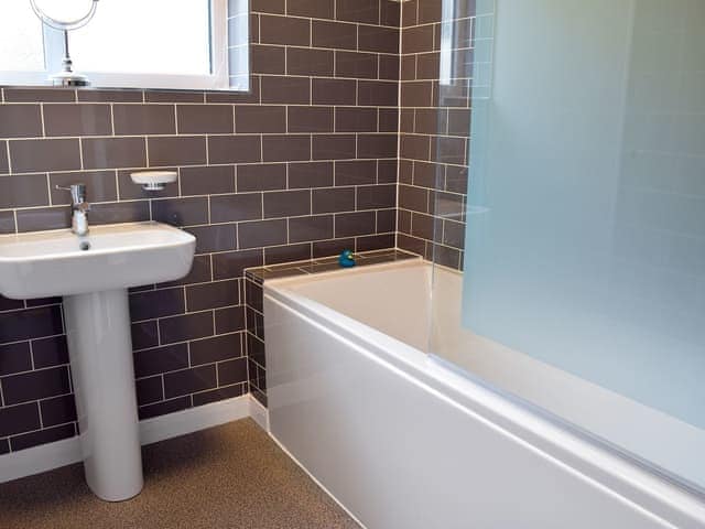 Bathroom | Glebe Cottage, West Caister, near Great Yarmouth