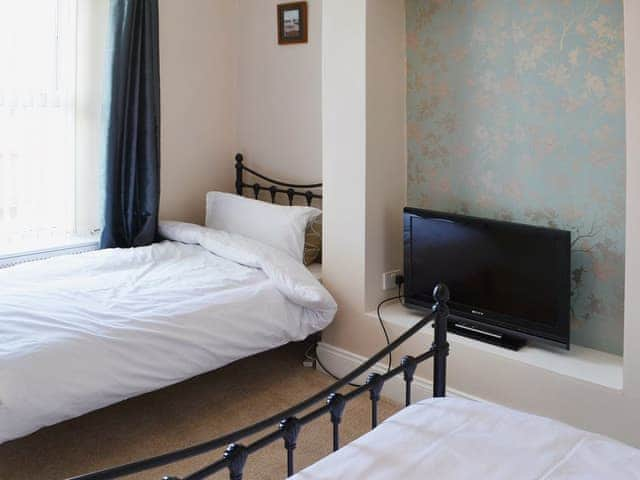 A single bed in the second bedroom makes it a welcomg family bedroom | Island View, Amble