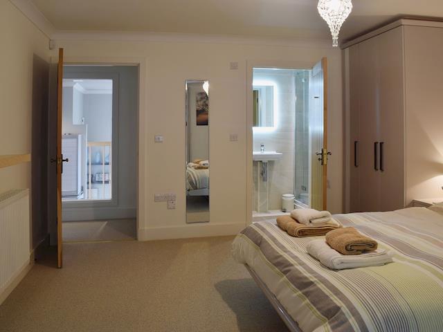 The addition of an en suite shower room adds to the luxurious feel of the double bedroom | 7 Ladstock Hall - Ladstock Hall, Thornthwaite