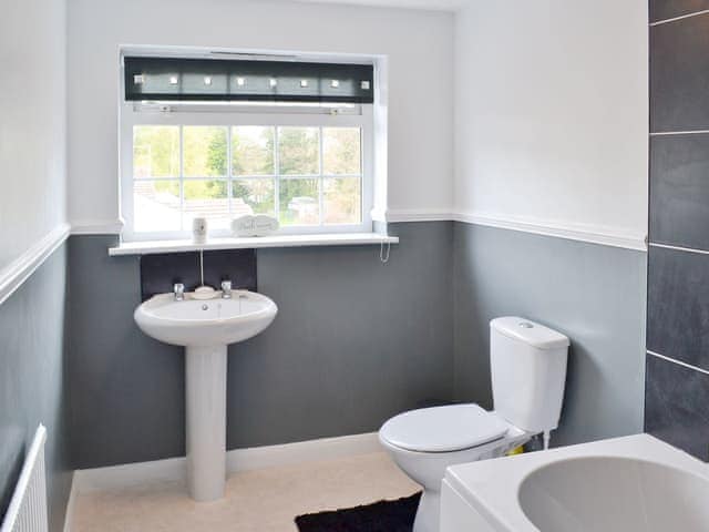 Bathroom | Banovallum Cottage, Horncastle