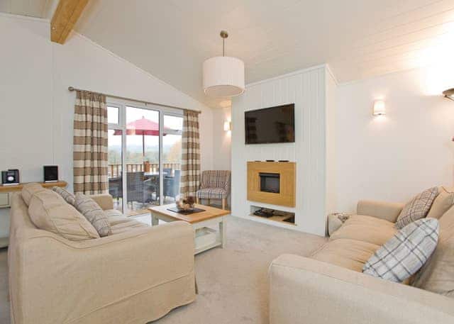 Comfort Plus Lodge 4 - Finlake Resort & Spa, Chudleigh, Newton Abbot