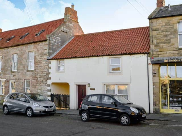 Next Door Cottage, sleeps 6 in Bamburgh.