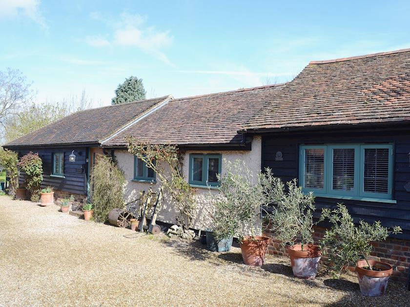 Single storey period property with luxurious furnishings in an idyllic English countryside setting | The Stables - Canterbury Cottages, Shatterling, near Canterbury 