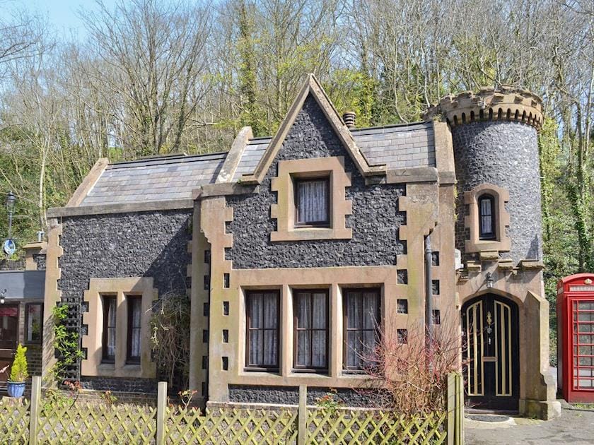 The Gate House - E5413