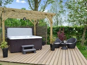 Hot tub | The Old Stables - Burfields Farm, Botesdale, near Diss