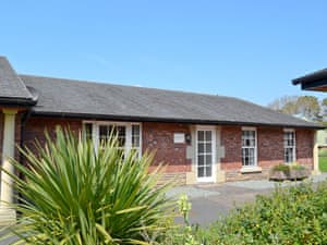 Exterior | Jasmine - Netley Hall, Dorrington, near Shrewsbury