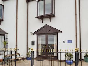 Attractive apartment with enclosed sitting out area | Harbour View, Castletown