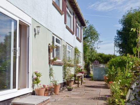 Attractive holiday home with terrace | Garden View, Brixham