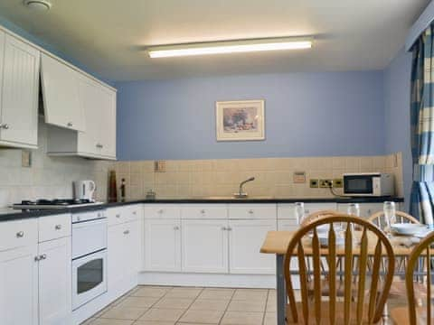 Kitchen/diner | Rose - Netley Hall, Dorrington, near Shrewsbury